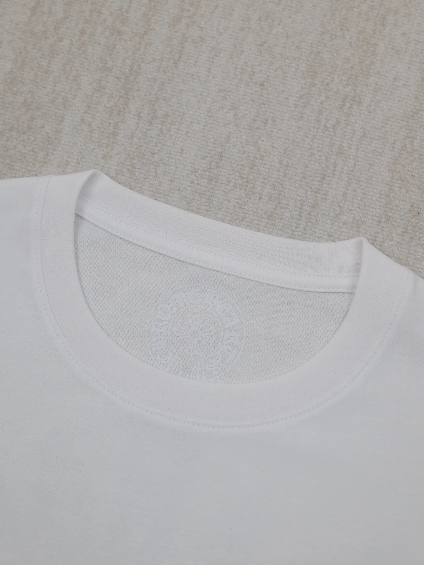 🅿️270 Come Hearts*/Cro Hearts 25SS back snowflake cross short-sleeved T-shirt. The fabric is made of 26-woven 200g cotton. The printing uses special imported slurry. Customized supporting accessories. Size: S/M/L